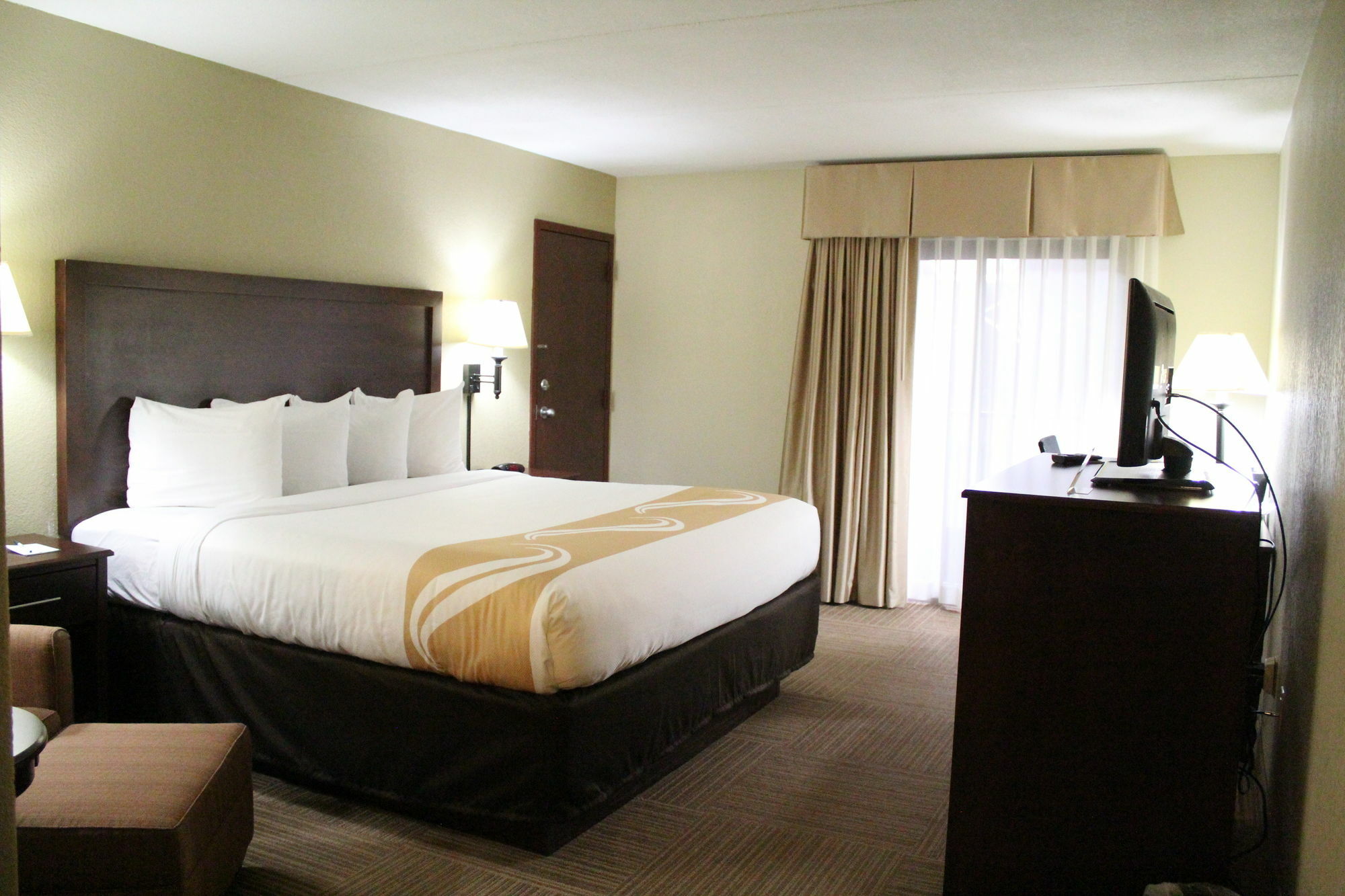 The Atrium On Third Hotel Quincy